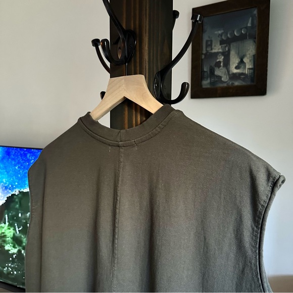 🌿Mnml Sleeveless Elongated Tee - Vintage Black🌿 - Picture 7 of 7